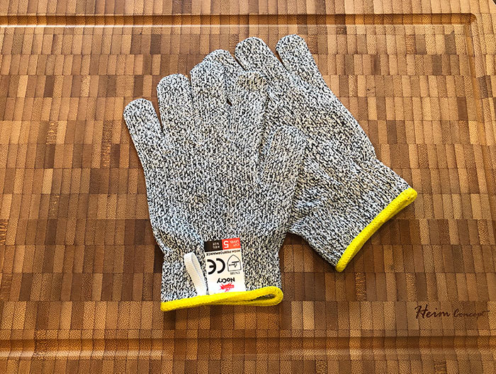 Testing the cut resistance of NoCry Gloves 