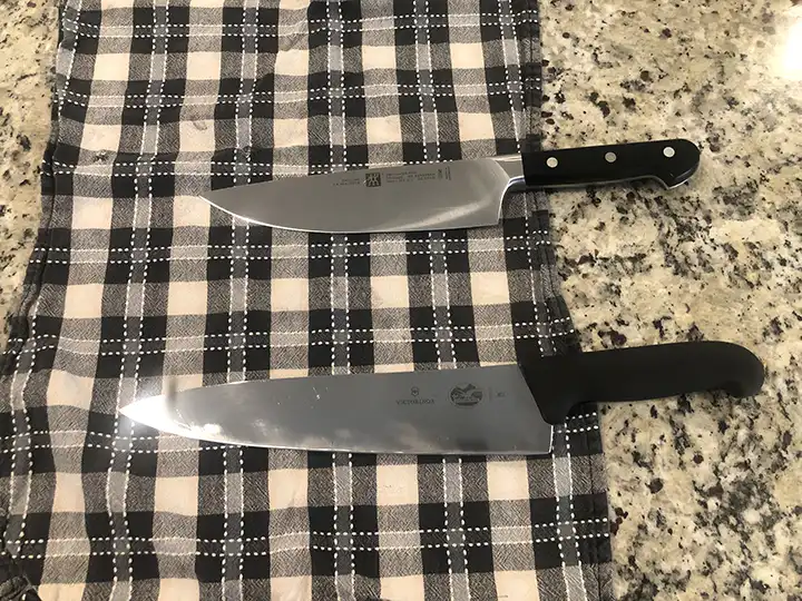 Wrapping kitchen knives